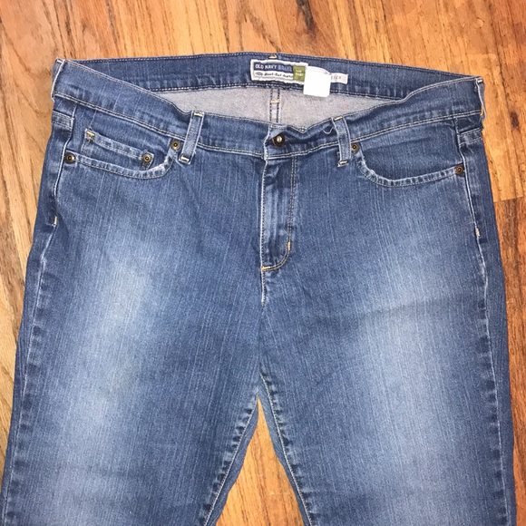 Old Navy Boot Cut Low Waist Regular Jeans - Picture 2 of 6